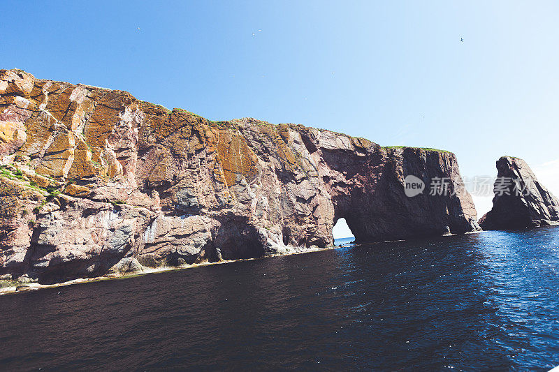 罗彻Percé (Perce Rock)，加斯佩西，魁北克，加拿大